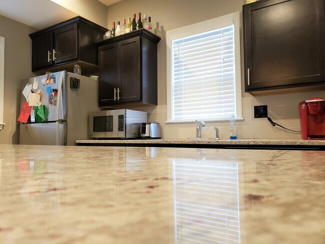 Building Photo - 910 Osage St