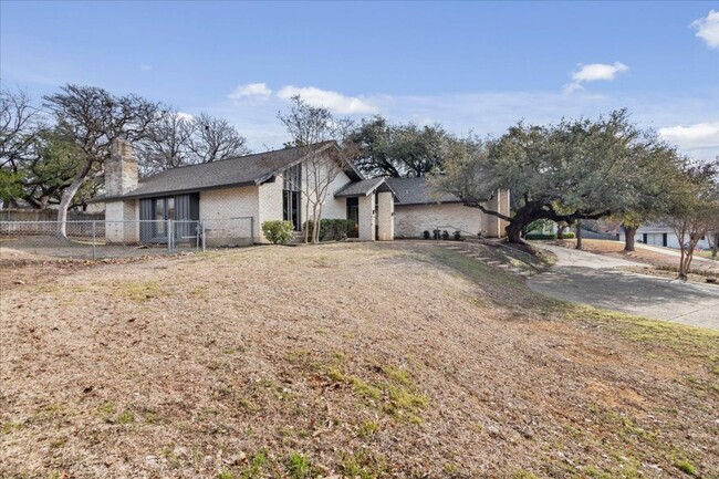 Foto del edificio - Single-Family Home in Woodway, TX *Leasing...