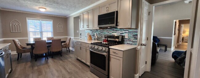 Foto del edificio - 258 Kenwood Dr
