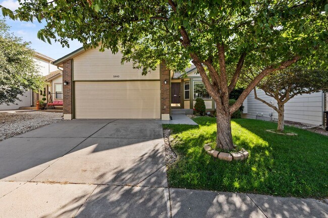 Photo - Sundown Rancher with Mountain Views, Walk-... House