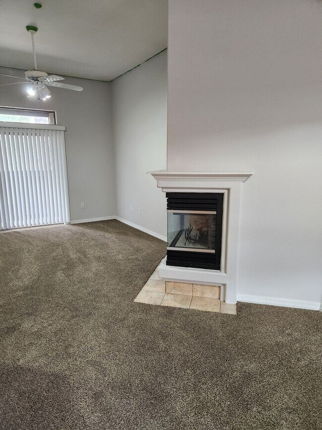Building Photo - 2-Bedroom, 2-Bathroom Condo in Sunnyside- ...