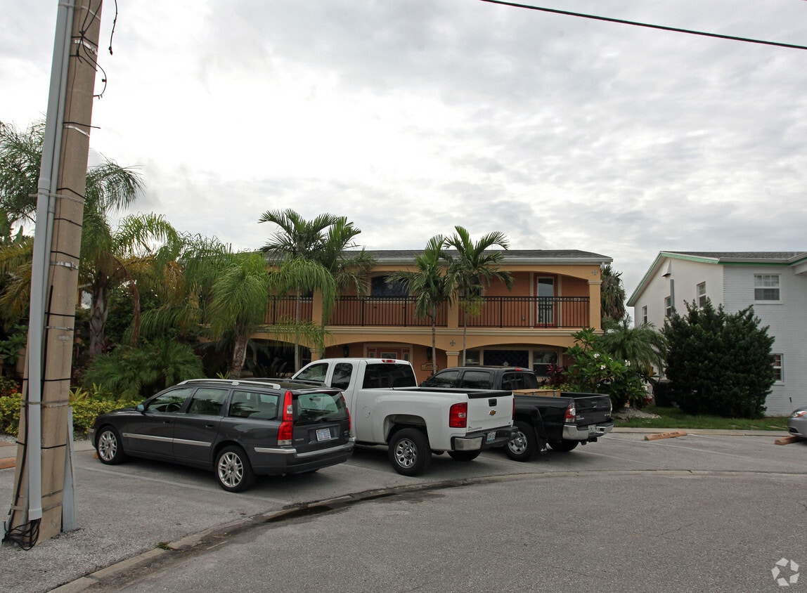 Coconut Villas of Dunedin Apartments in Dunedin, FL