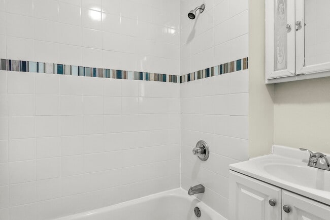 Building Photo - 117-119 Parkview