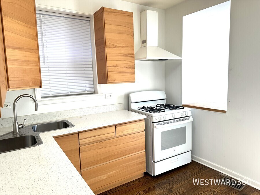 Foto principal - 2102 N Springfield Ave