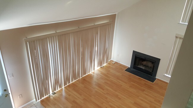 Foto del edificio - 4014 Bloomingdale Dr