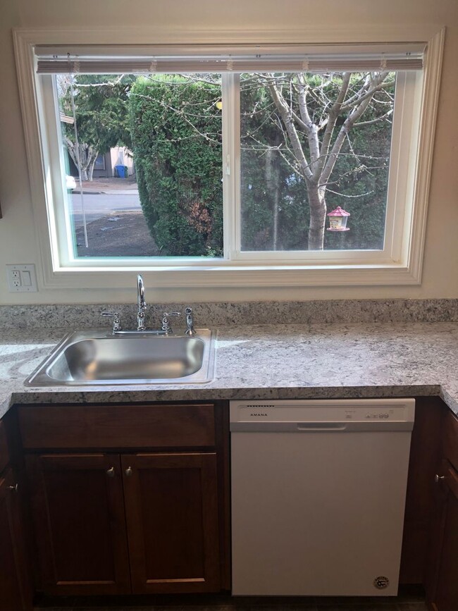 Foto del edificio - Total Remodel! Two Bedroom Duplex in North...