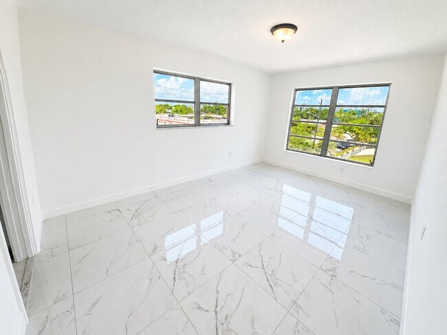 Foto del edificio - 1850 NE 169th St
