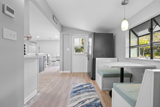 Building Photo - 925 Trinidad Rd