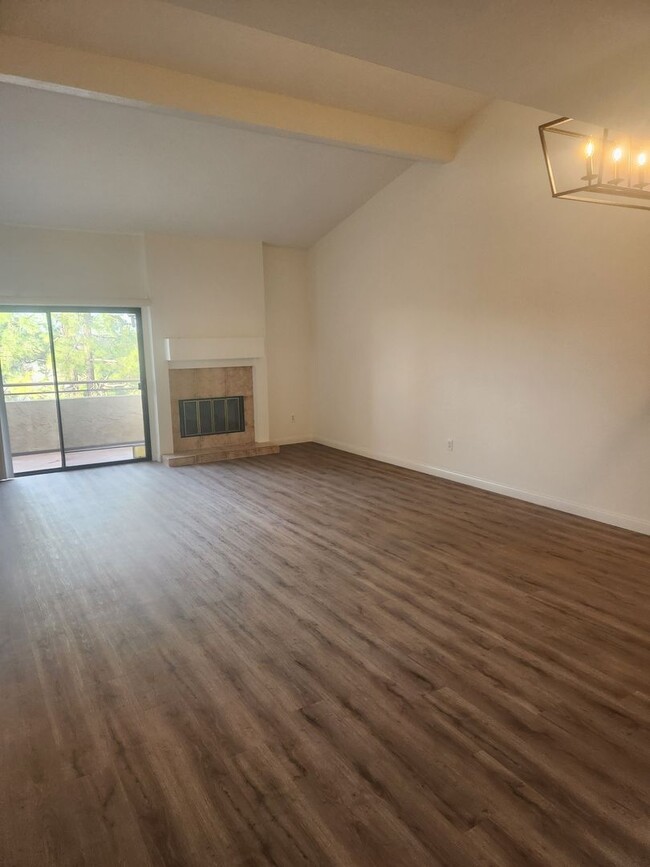 Building Photo - Charming 2-Bedroom, 2-Bathroom Condo for R...