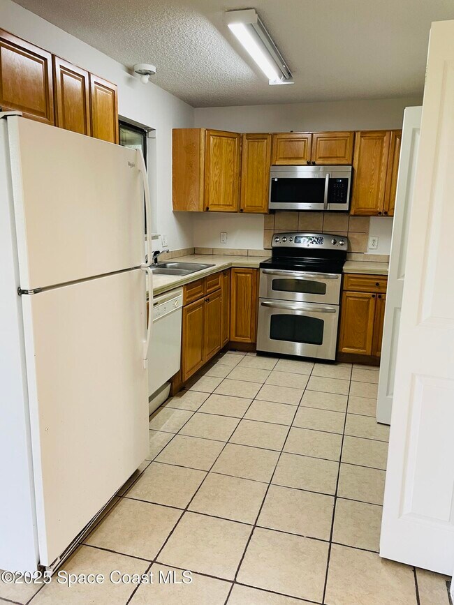 Foto del edificio - 241 Medea Ave NW