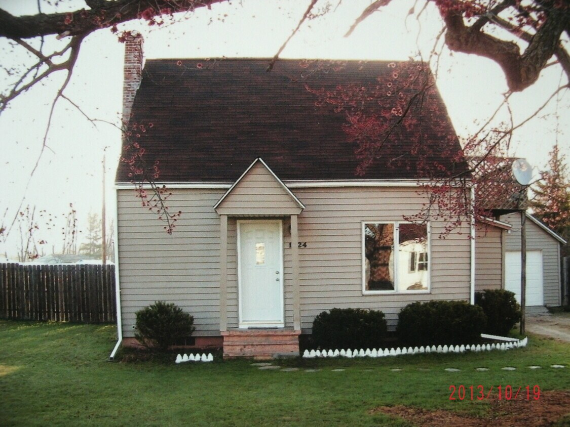 1424 Waukechon Road - 1424 Waukechon Rd