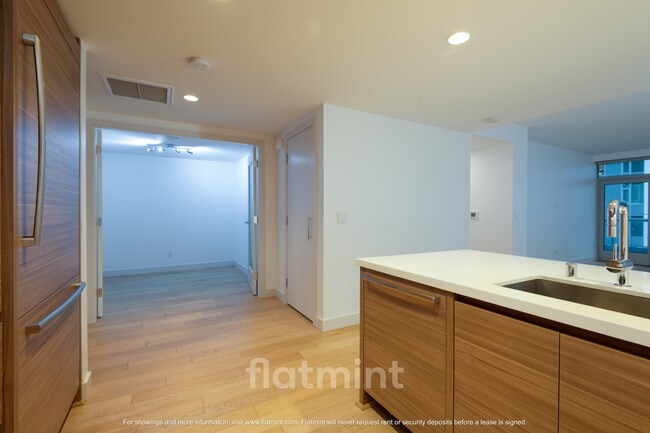 Building Photo - 583 Battery St