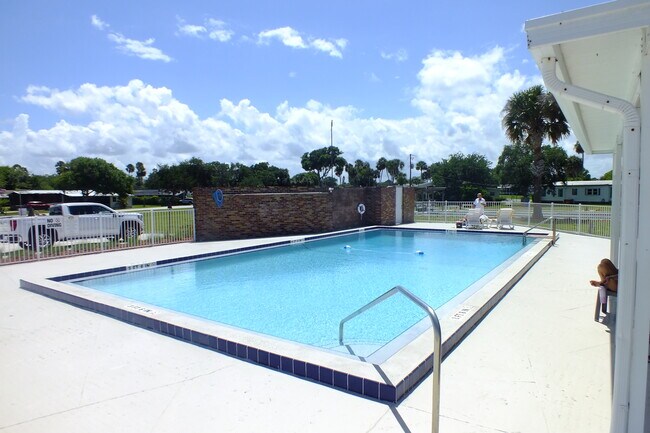 Foto del edificio - 20 River Park Blvd