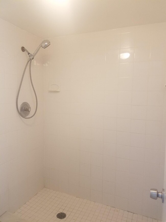 Foto del edificio - 2550 S Park Ave