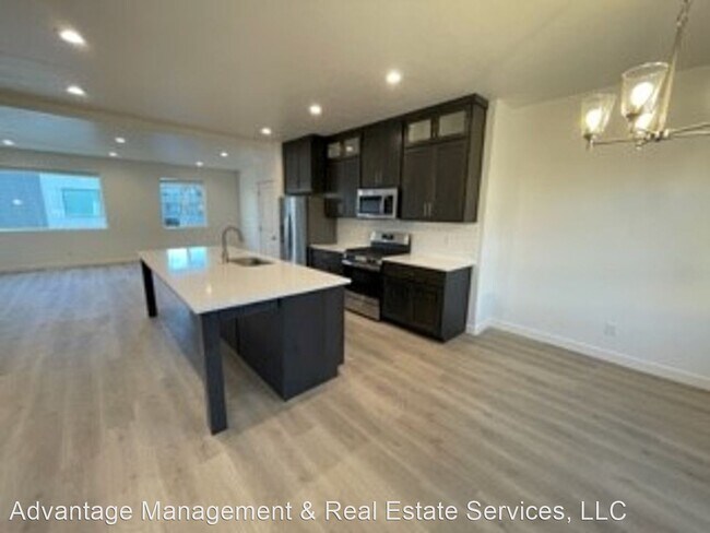 Building Photo - 4 br, 3 bath House - 1072 W 530 S