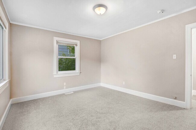 Building Photo - Beautifully Remodeled-3Bd, 1 and 1/2 Ba wi...