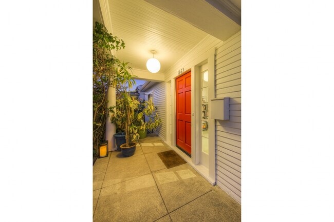 Foto del edificio - 1563 Lucretia Ave