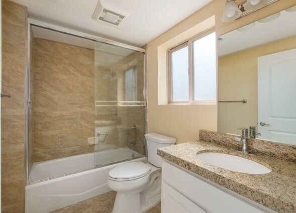 Foto del edificio - 4952 W 112th St