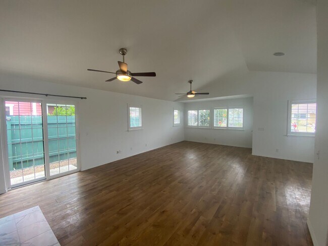 Foto del edificio - The Heart of Waimea 3BR/2BA with AC, Vaulted Ceilings, and Yard Service!