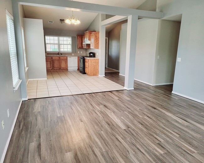 Building Photo - Welcome Home!!