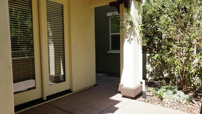 Foto del edificio - Beautiful 3 Bed, 2.5 Bath in Desirable Dia...