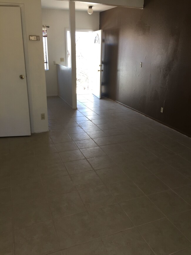 Building Photo - 1238 Urano Ct