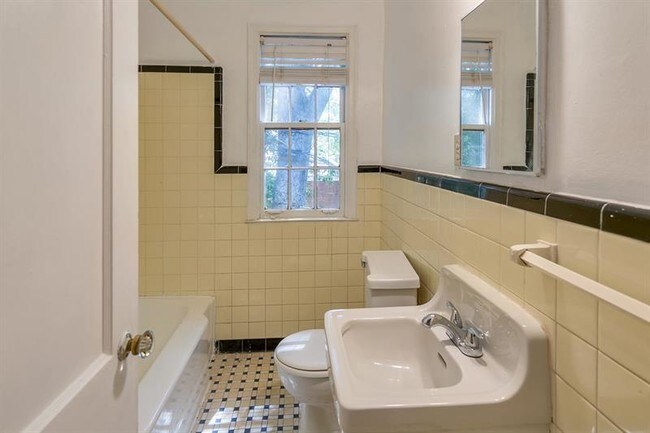 Building Photo - 60 Delmont Dr NE