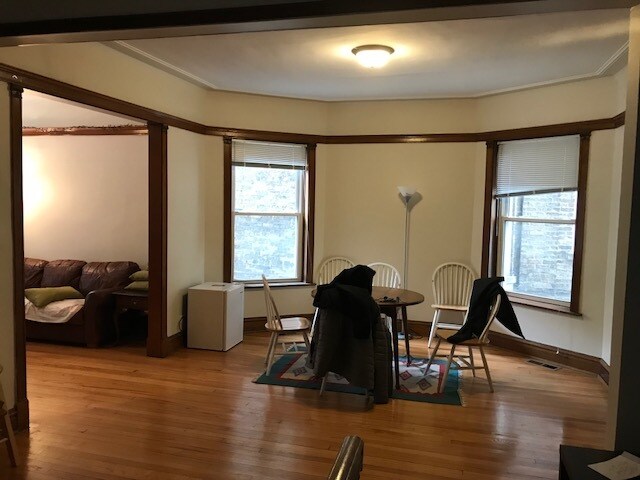 Foto del edificio - 3728 N Racine Ave