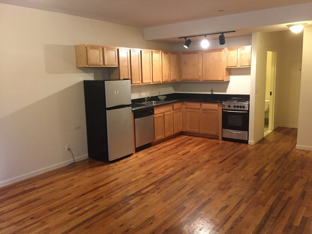 Primary Photo - 299 E 3rd St