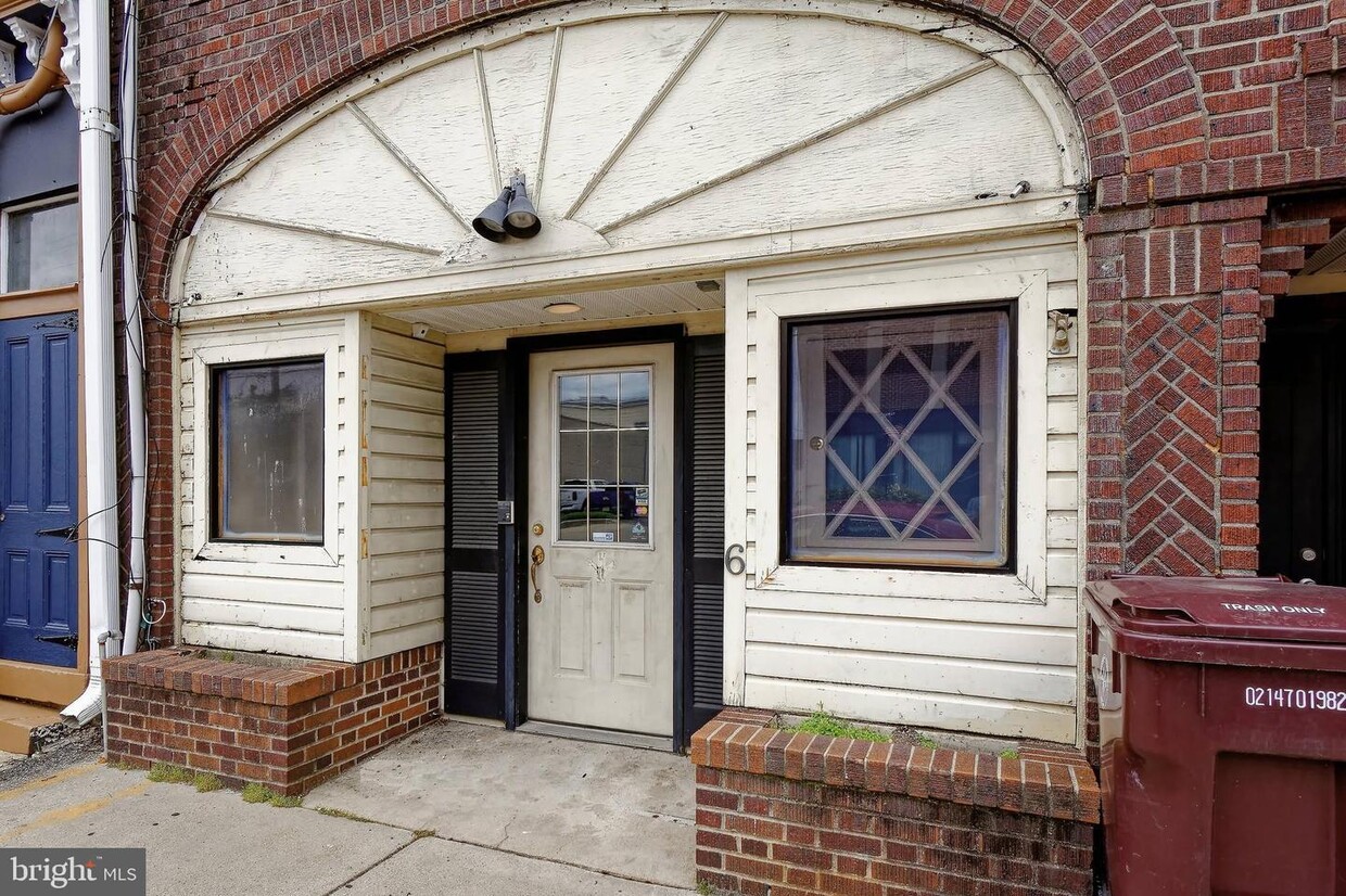 6 S Main St Unit B, Woodstown, NJ 08098 Apartment for Rent in