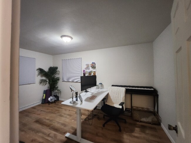 Building Photo - 1305 Buena Vista Dr