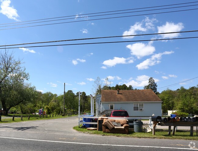 Building Photo - 358 Lakehurst Rd