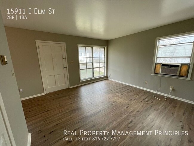Building Photo - Newly Remodeled Townhouse Charmer!