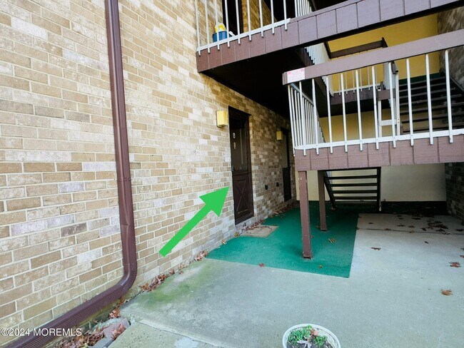 Building Photo - 119 Amberly Dr