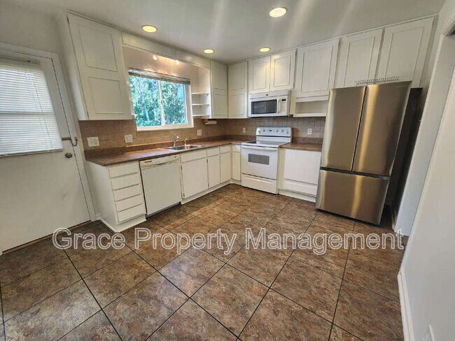 Building Photo - 10946 Melody Dr