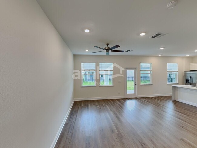 Foto del edificio - 5974 Pinewood Ests Dr