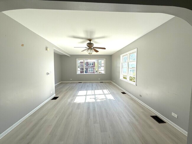 Building Photo - 828 Lenox Ave