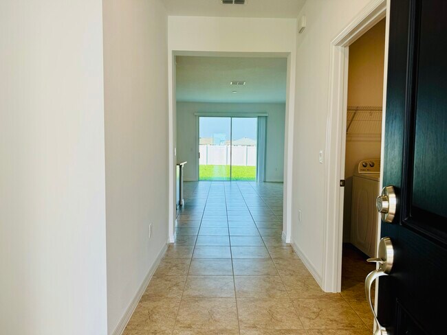 Foto del edificio - 5670 SW 77th Ave