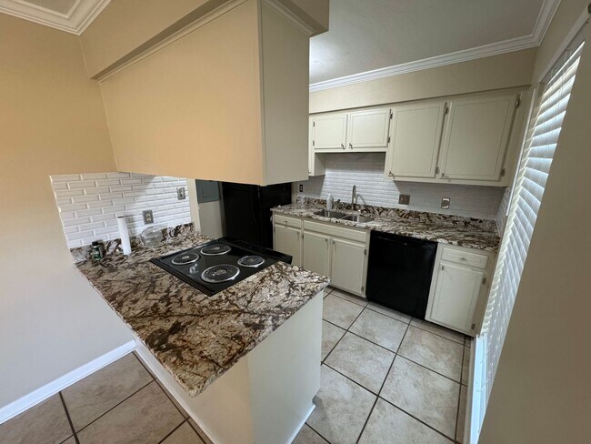 Foto del edificio - 2 Bedroom 1 Bath townhome located in Barrington Estates
