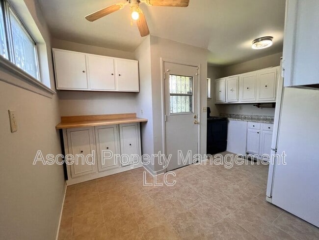 Building Photo - 2109 Walker Ave