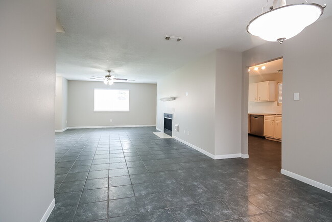 Foto del edificio - 28710 Sedgefield St