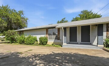 Building Photo - 2712 St Edwards Cir