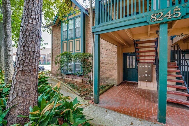 Building Photo - 8245 Kingsbrook Rd