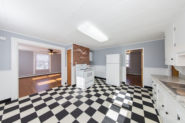 Building Photo - 271 N Washington St