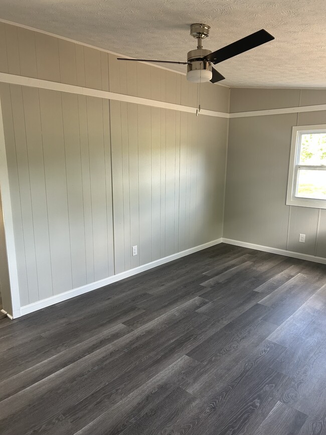 Building Photo - 601 Moores Dr