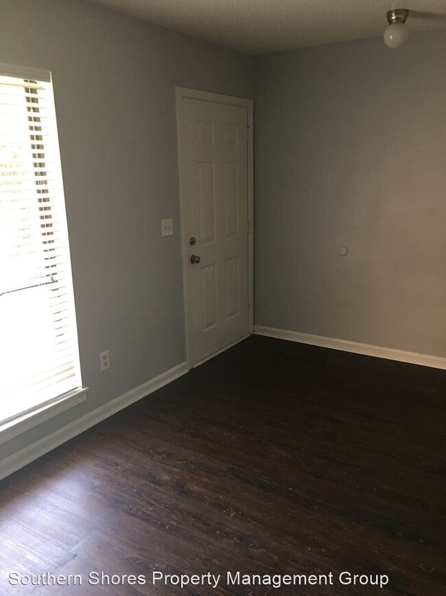 Building Photo - 2 br, 1.5 bath House - 1415 Dove Run Unit B