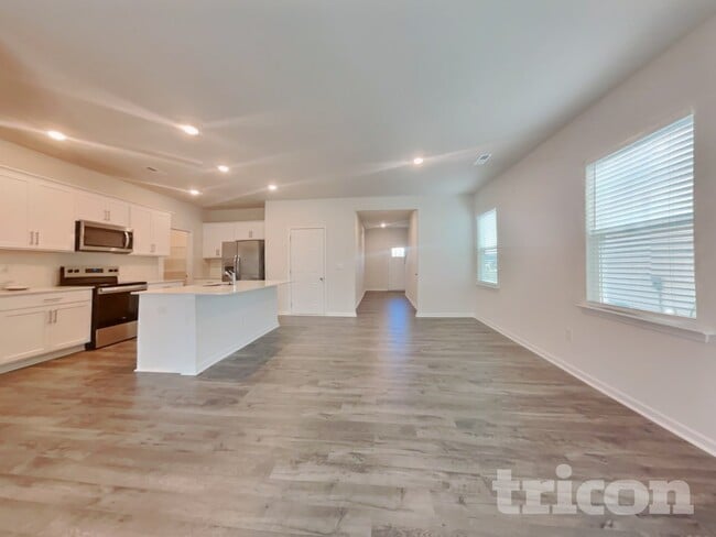 Building Photo - 160 Global Ave