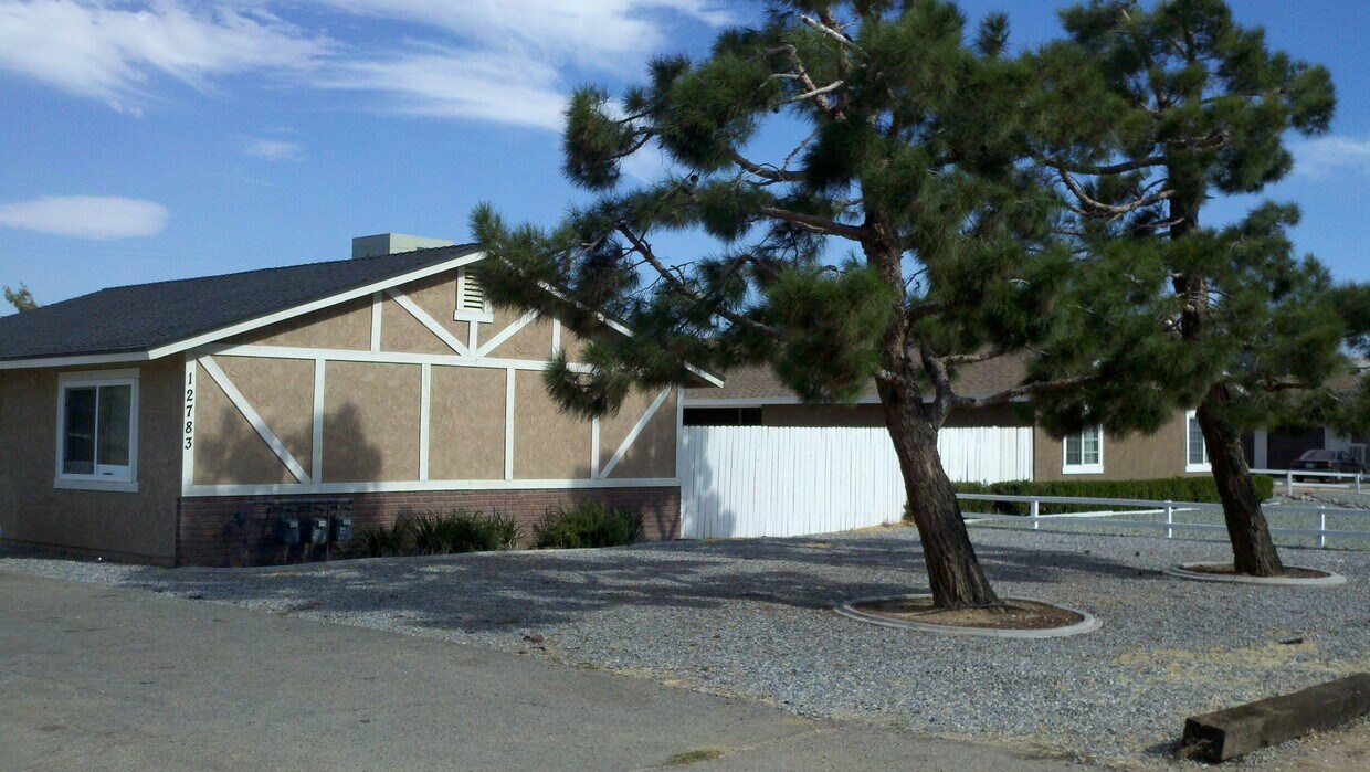 12783 Kiowa Rd Unit 1, Apple Valley, CA 92308 Room for Rent in Apple Valley, CA