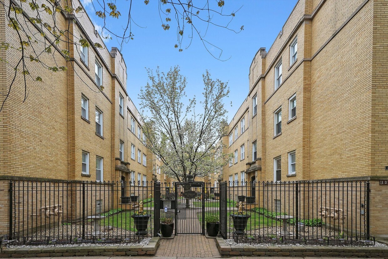 Foto principal - 1338.5 W Estes Ave