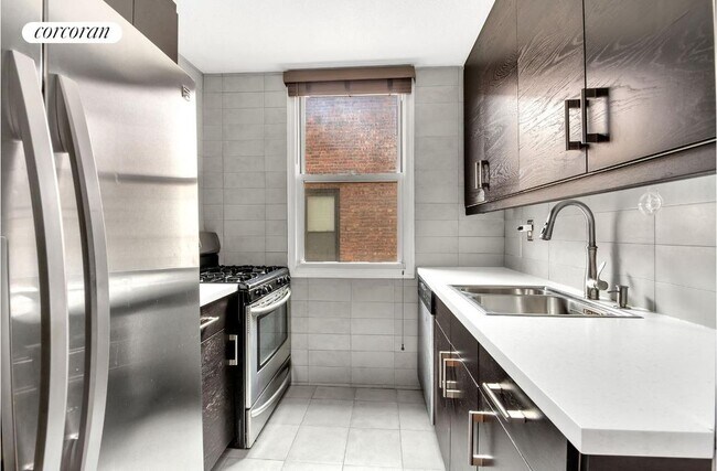 Building Photo - 118-17 Union Tpke Un